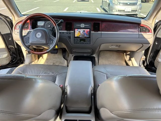 Lincoln TOWNCAR 19