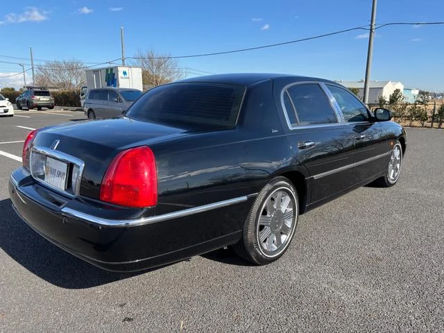 Lincoln TOWNCAR 12