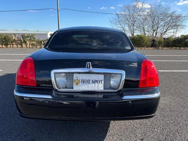 Lincoln TOWNCAR 13