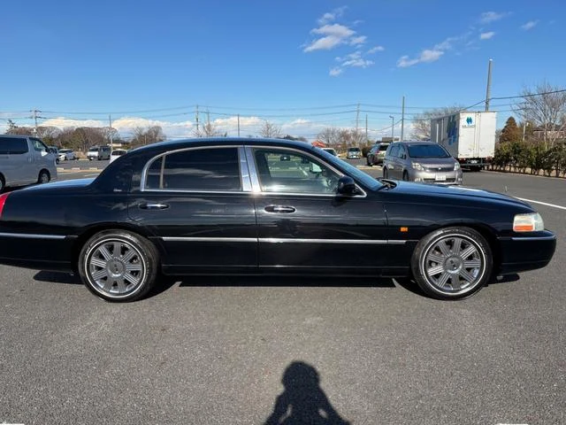 Lincoln TOWNCAR 8