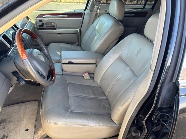 Lincoln TOWNCAR 25
