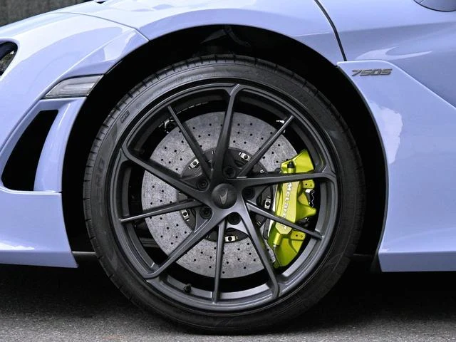 McLaren 750S 44