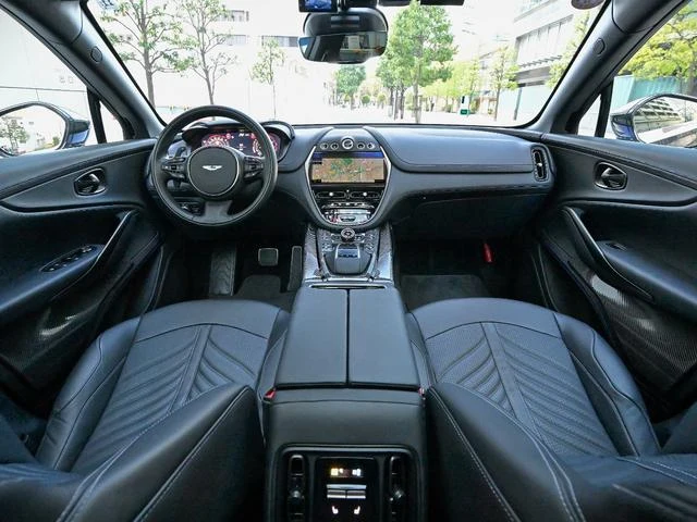 Aston Martin DBX 707 10