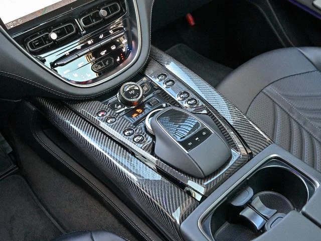 Aston Martin DBX 707 15