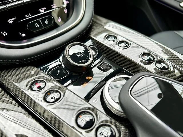 Aston Martin DBX 707 48