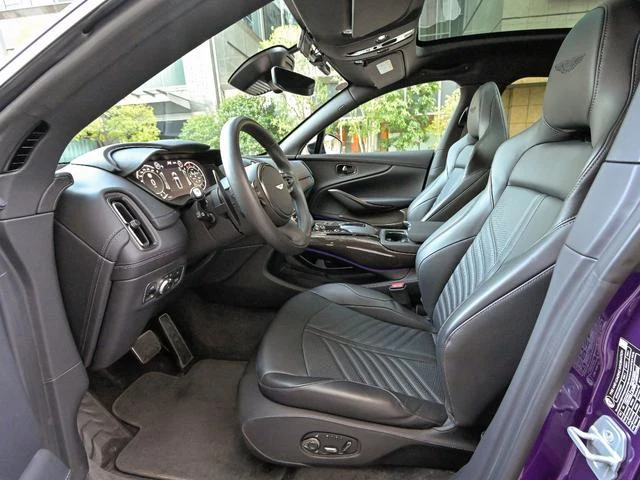 Aston Martin DBX 707 39