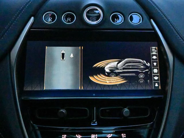 Aston Martin DBX 707 57