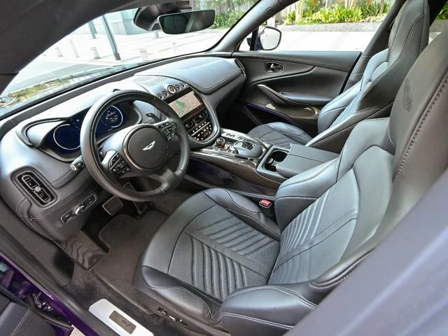 Aston Martin DBX 707 11