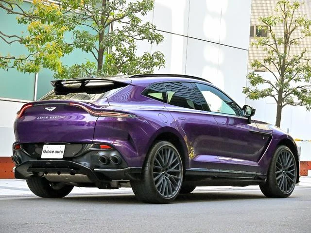 Aston Martin DBX 707 5