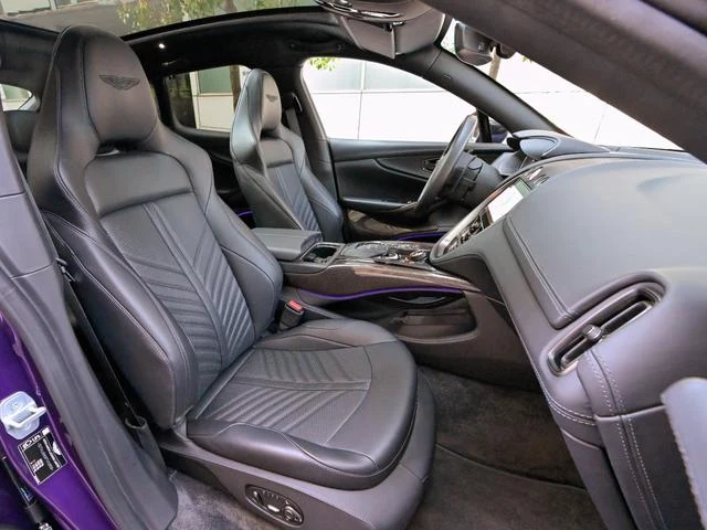 Aston Martin DBX 707 12