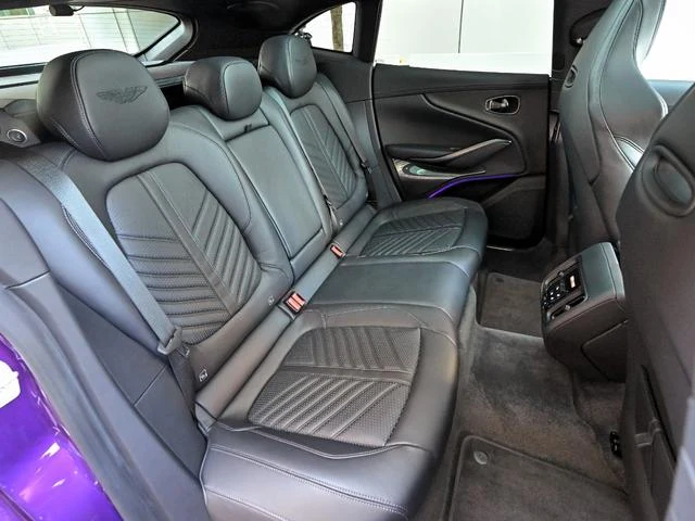 Aston Martin DBX 707 14