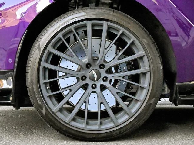 Aston Martin DBX 707 9