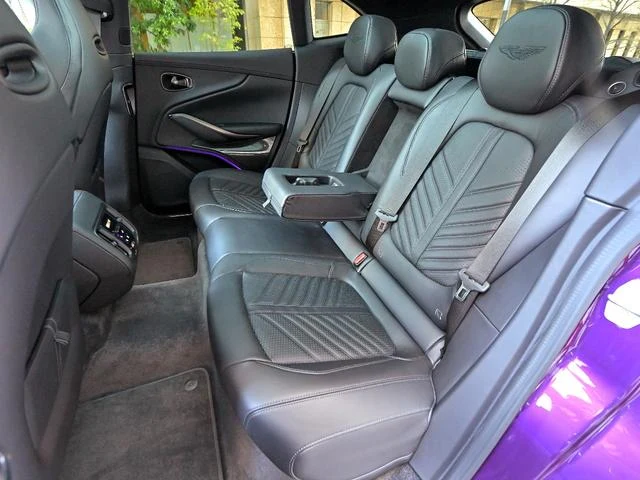 Aston Martin DBX 707 42