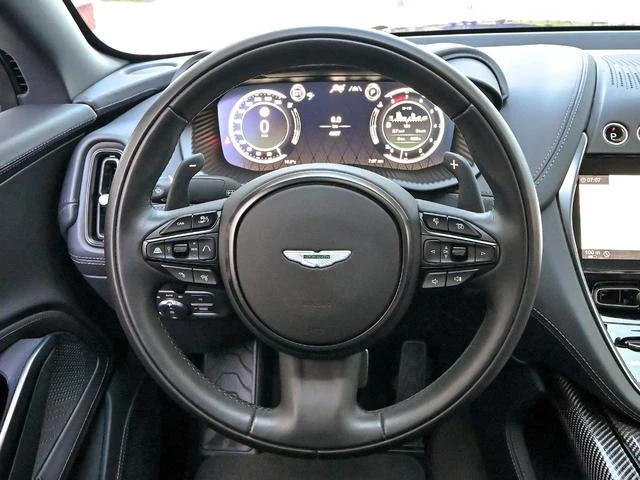 Aston Martin DBX 707 43