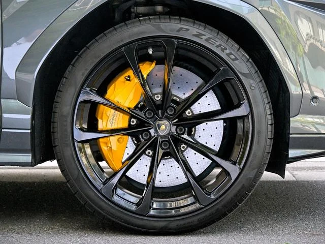 Lamborghini URUS 9