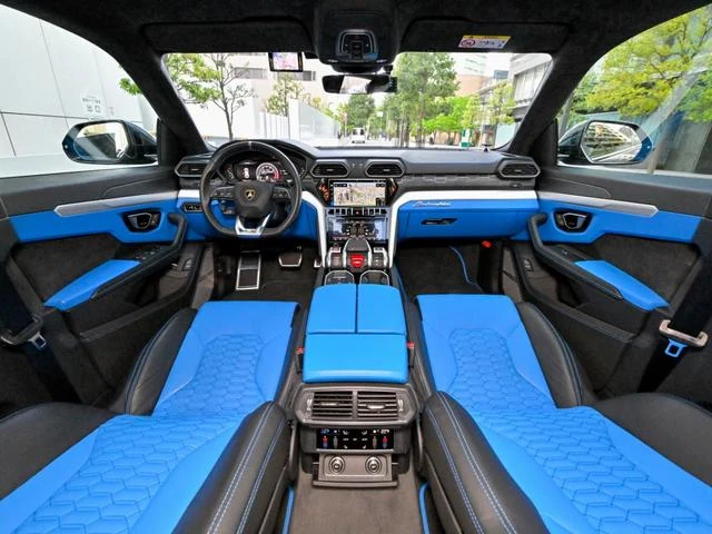 Lamborghini URUS 10