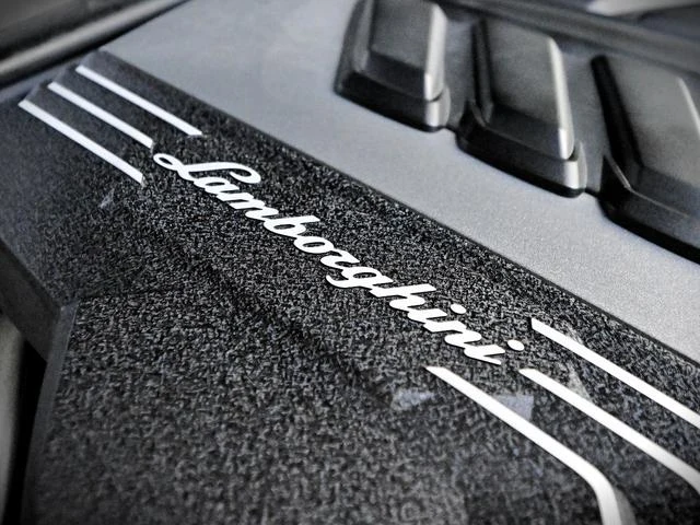 Lamborghini URUS 73