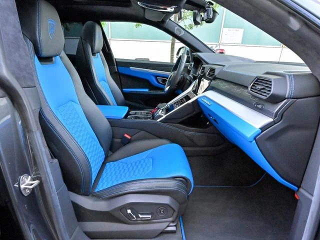Lamborghini URUS 47