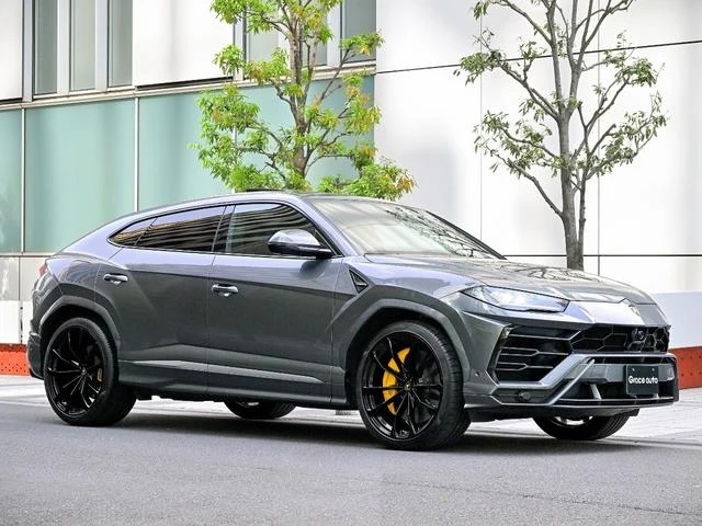 Lamborghini URUS 29