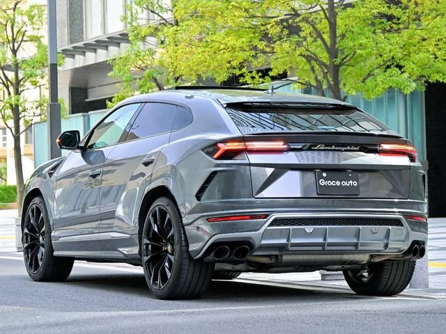 Lamborghini URUS 30