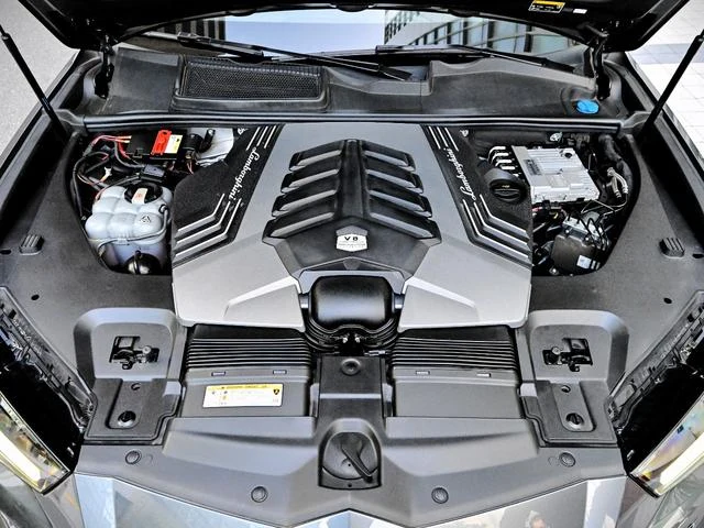 Lamborghini URUS 18