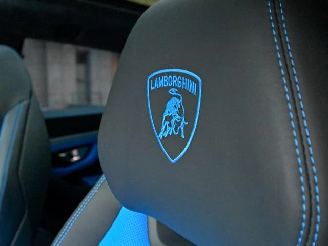 Lamborghini URUS 65