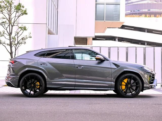 Lamborghini URUS 7