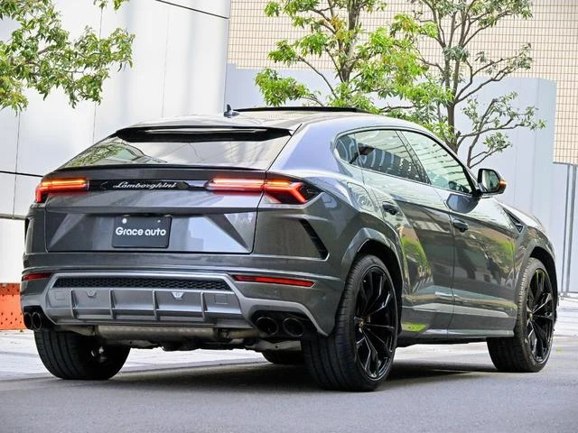 Lamborghini URUS 6