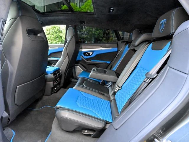 Lamborghini URUS 13