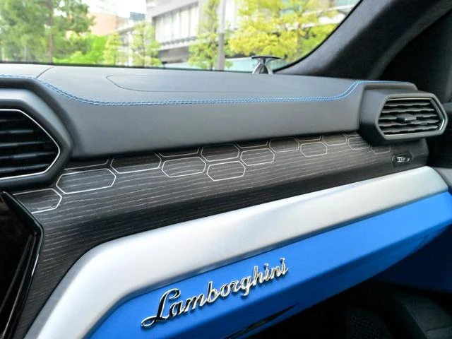 Lamborghini URUS 67