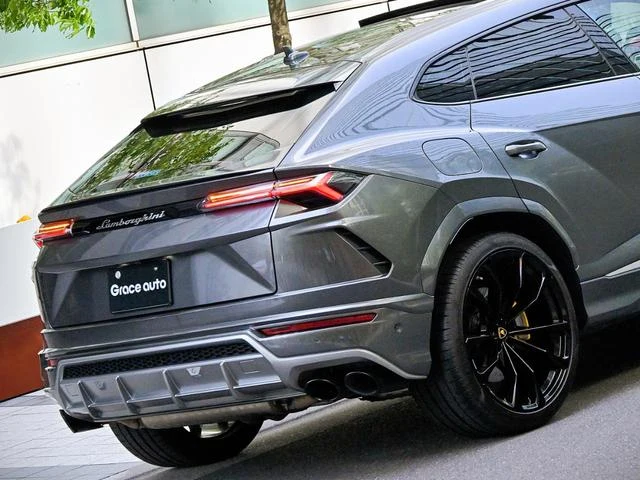 Lamborghini URUS 38