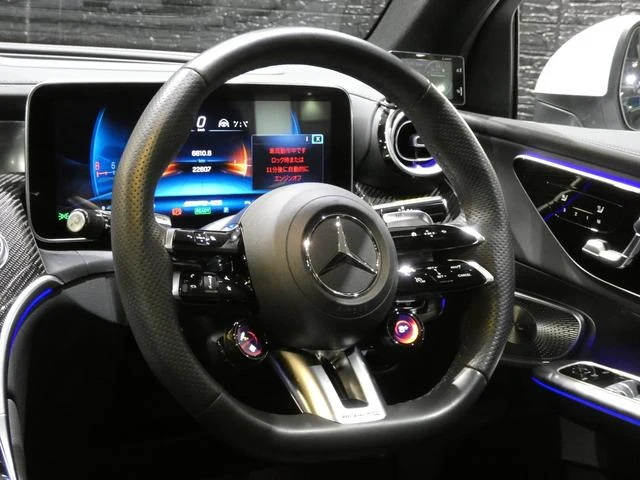 MERCEDES AMG GLC 9