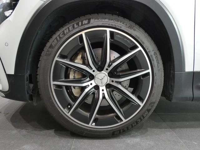 MERCEDES AMG GLB 34