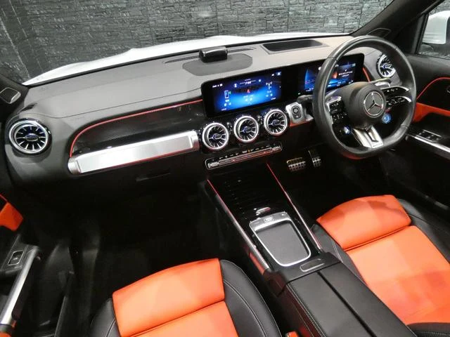 MERCEDES AMG GLB 8