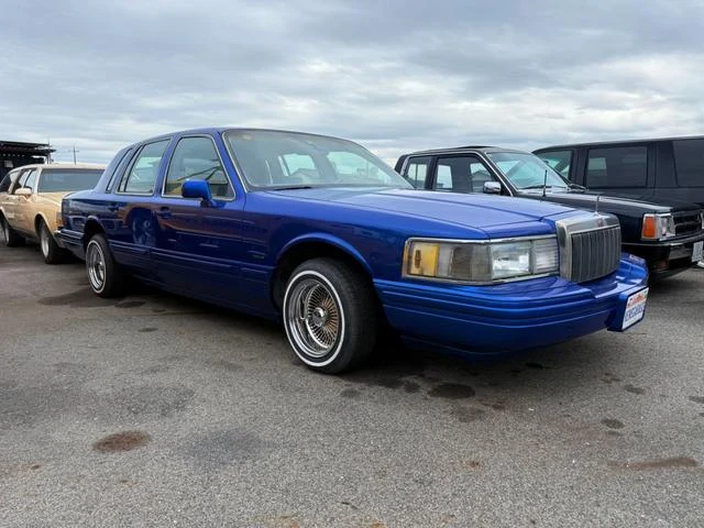 Lincoln TOWNCAR 3