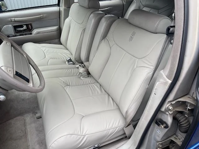 Lincoln TOWNCAR 12