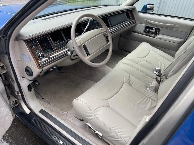 Lincoln TOWNCAR 19
