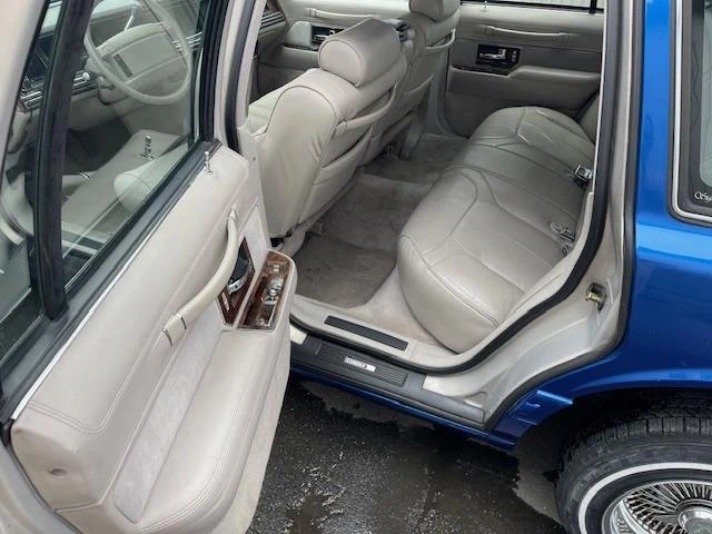 Lincoln TOWNCAR 17
