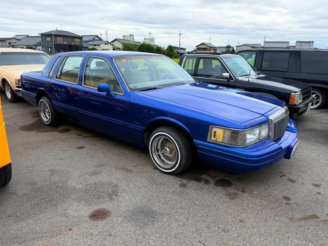 Lincoln TOWNCAR 4