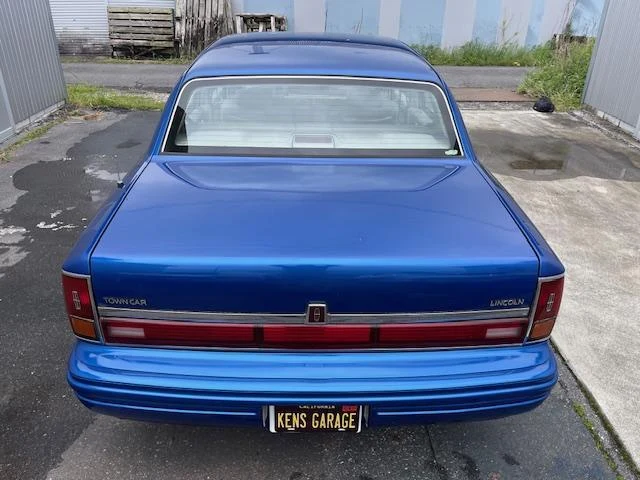 Lincoln TOWNCAR 7