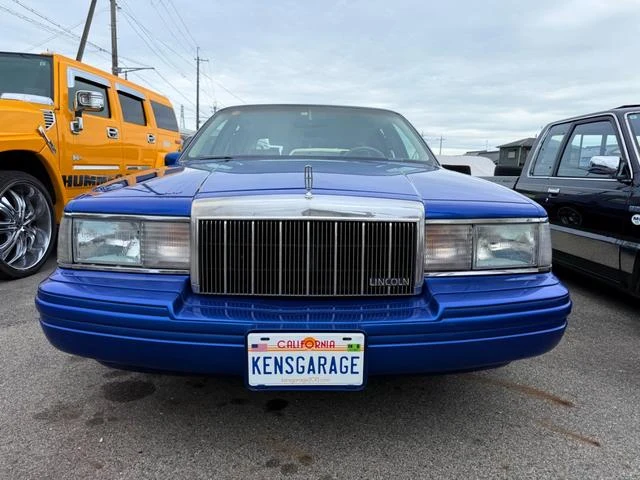 Lincoln TOWNCAR 2
