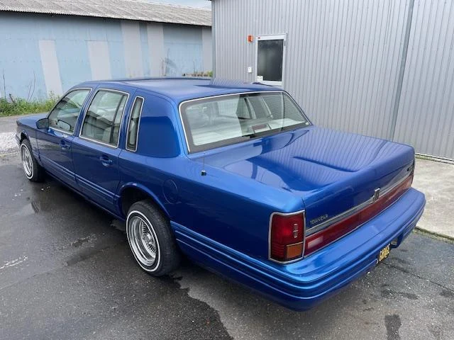 Lincoln TOWNCAR 8