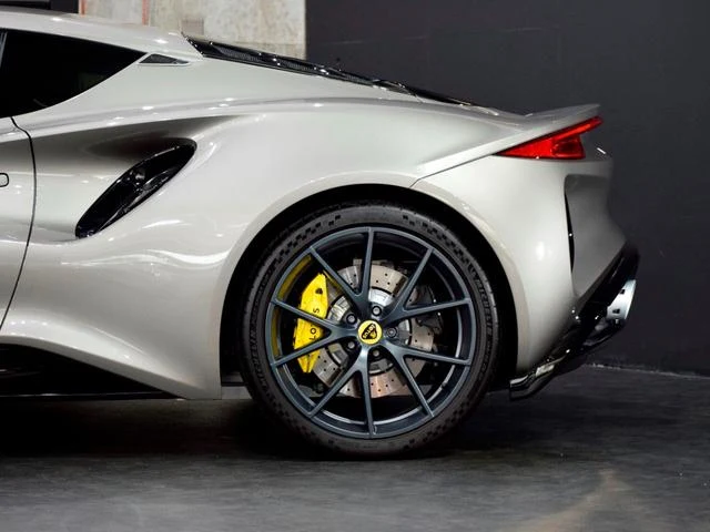 Lotus EMIRA 28