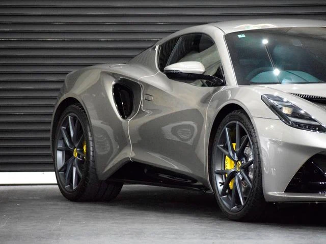 Lotus EMIRA 14