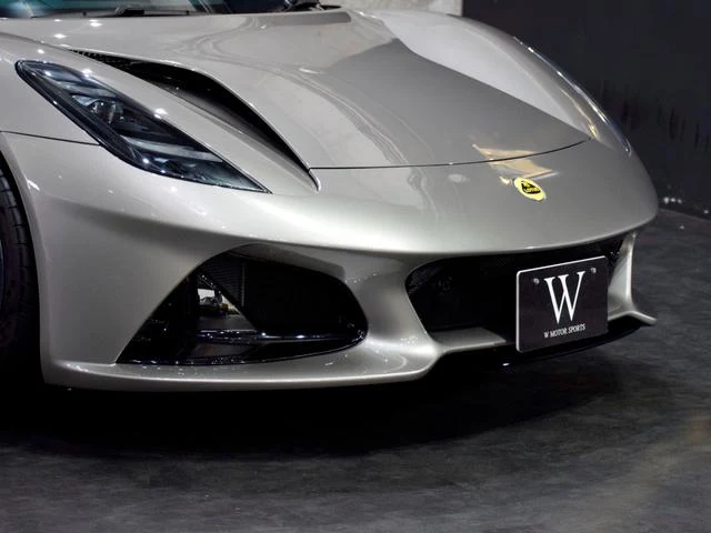 Lotus EMIRA 17