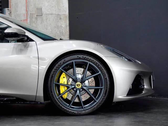 Lotus EMIRA 22