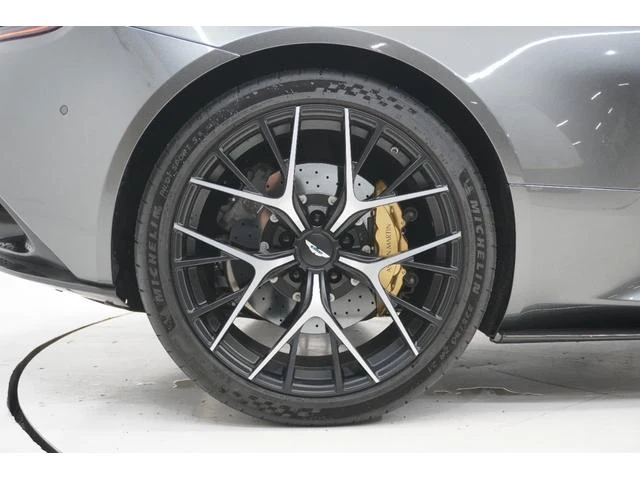 Aston Martin DB12 54