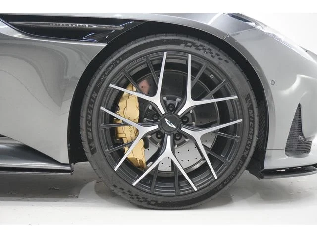 Aston Martin DB12 55