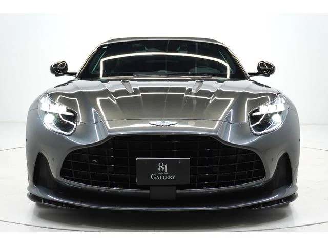 Aston Martin DB12 10