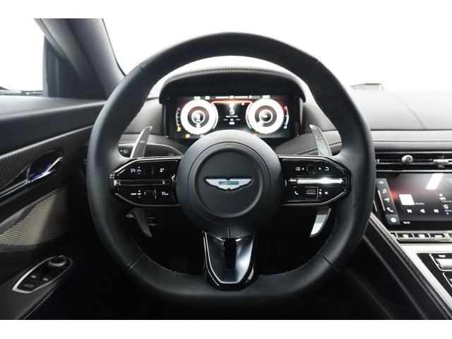 Aston Martin DB12 17